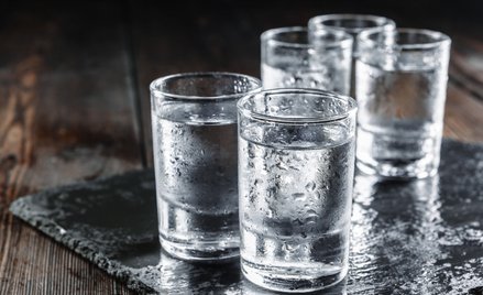 Sklepy w USA i Kanadzie wycofują ze sprzedaży rosyjską wódkę