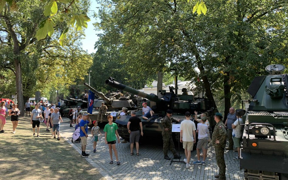 Wojskowy sprzęt największym powodzeniem cieszy się wśród najmłodszych