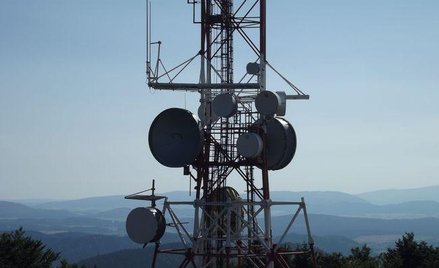 Właściciele nieruchomości protestują, bo nie chcą masztu operatora telefonii komórkowej za oknami