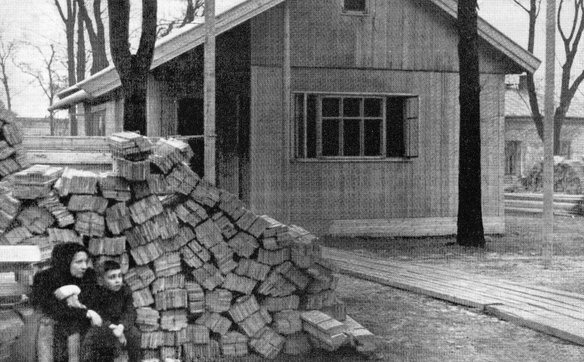 Budowa domków w marcu 1945