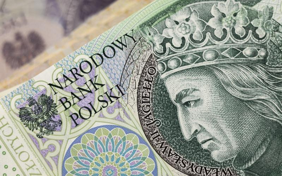 Łączne zyski polskich firm notowanych na warszawskiej giełdzie spadły w 2014 roku. Ale mniej było sp