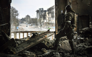 Seria eksplozji w Mariupolu. Miasto było poza zasięgiem dotychczasowej broni Ukrainy