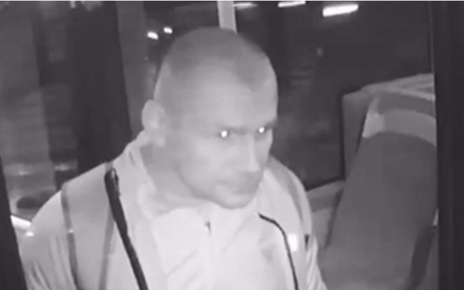 Do napaści na kierowcę autobusu doszło krótko po godzinie 20. Na zdjęciu: podejrzany o atak