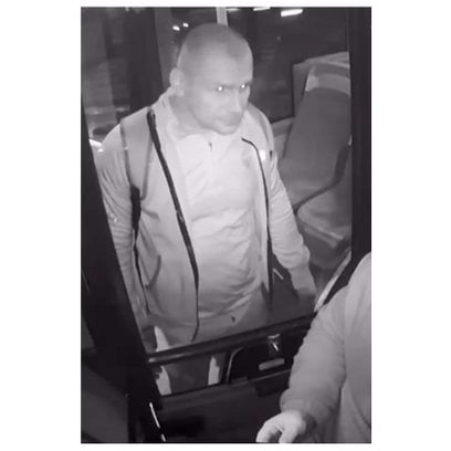 Do napaści na kierowcę autobusu doszło krótko po godzinie 20. Na zdjęciu: podejrzany o atak