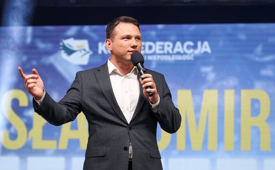 Lider Konfederacji Sławomir Mentzen na wielkim finale kampanii Konfederacji na Rynku Głównym w Krako