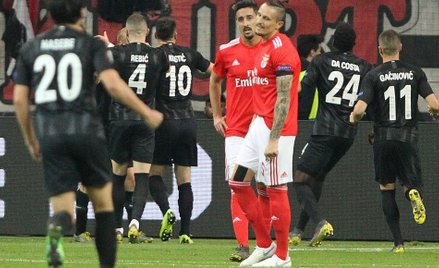 Milik i Zieliński odpadli z Ligi Europy. Gol ze spalonego wyrzucił Benfikę