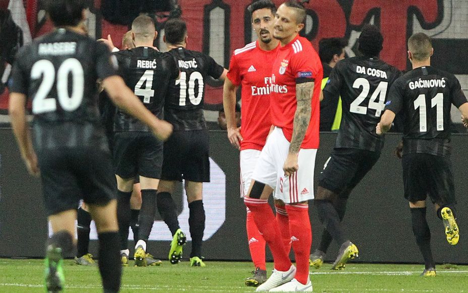 Milik i Zieliński odpadli z Ligi Europy. Gol ze spalonego wyrzucił Benfikę