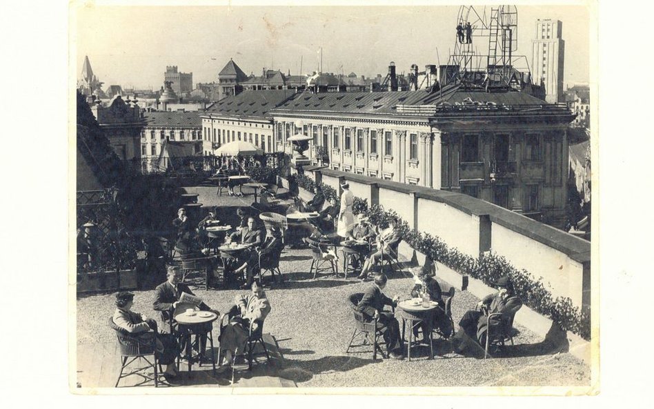 We wspomnieniach ludzi przedwojennych Dom Towarowy Braci Jabłkowskich, było to miejsce luksusowe.