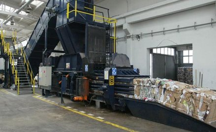 W sortowni można odzyskać papier z odpadów komunalnych, o ile wcześniej nie został zabrudzony przez 