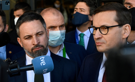 Lider skrajnie prawicowej hiszpańskiej partii Vox Santiago Abascal i polski premier Mateusz Morawiec