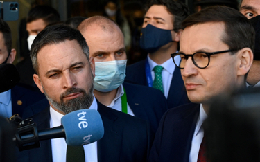 Lider skrajnie prawicowej hiszpańskiej partii Vox Santiago Abascal i polski premier Mateusz Morawiec