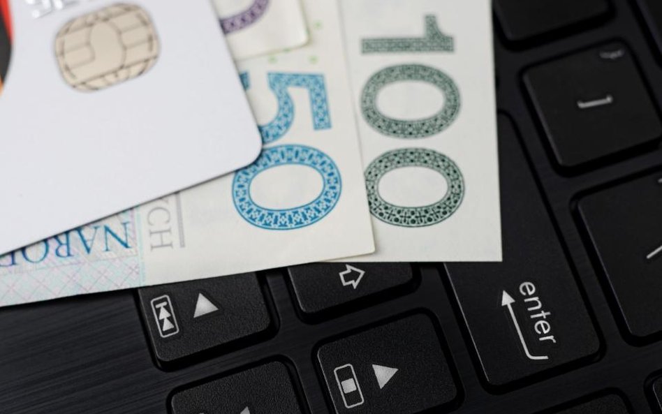 Lokowanie pieniędzy z internetowej zbiórki w banku bez PCC - wyrok NSA
