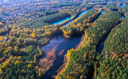 Zbiorniki antropogeniczne w dawnej kopalni Hermann. Autor biuro Geoparku Łuk Mużakowa