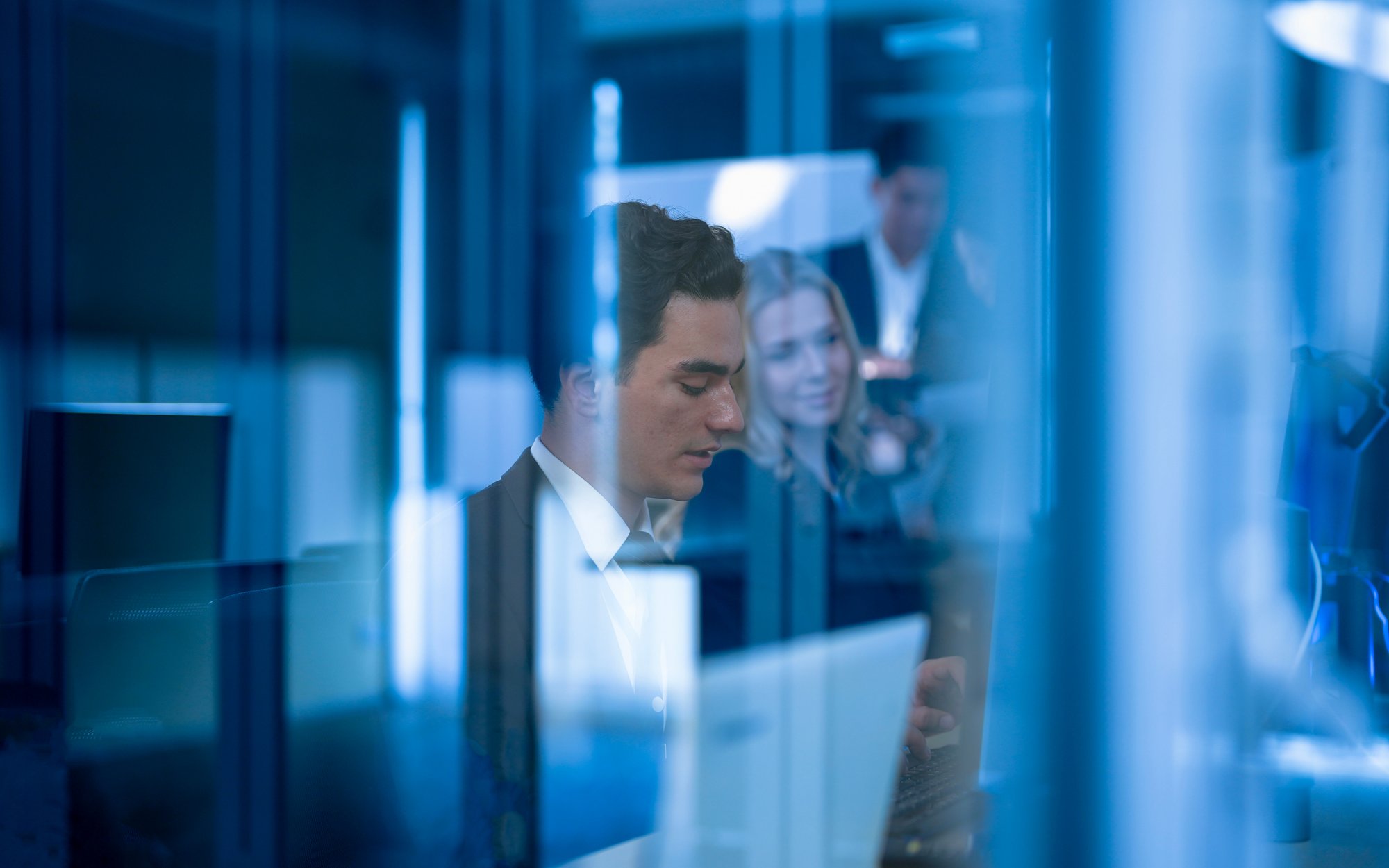 Białe kołnierzyki na celowniku algorytmów. Przetasowanie na rynku pracy