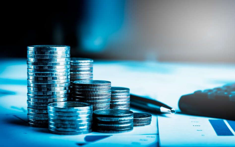 Opłaty. Konta tanieją, ale rosną zyski banków z odsetek