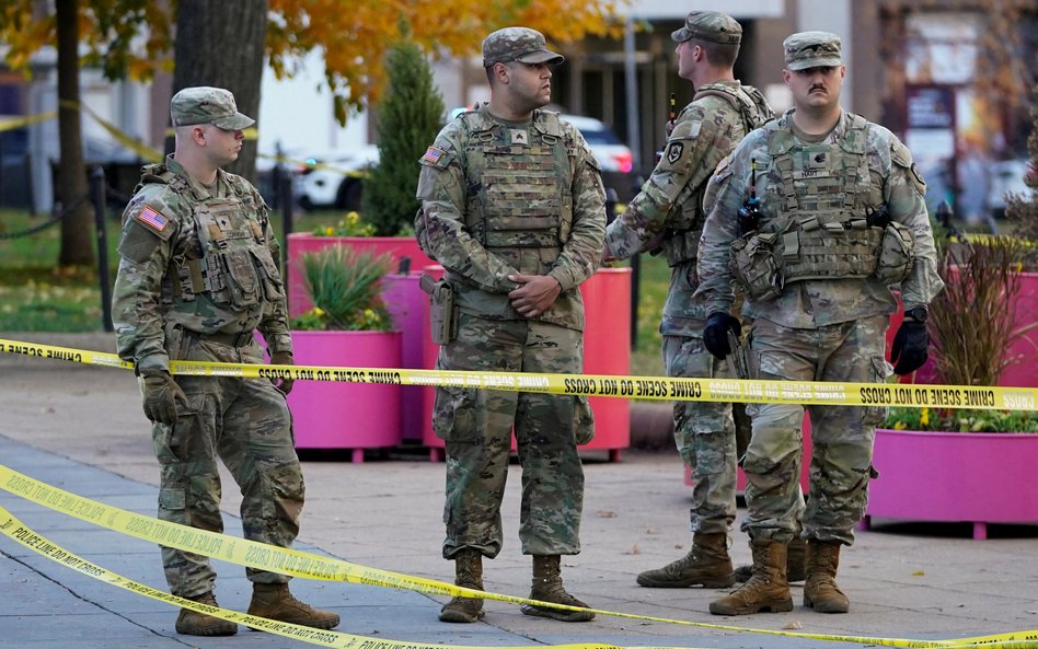 Strzały niedaleko Białego Domu. Trump: Zwierzę, które postrzeliło żołnierzy za to zapłaci