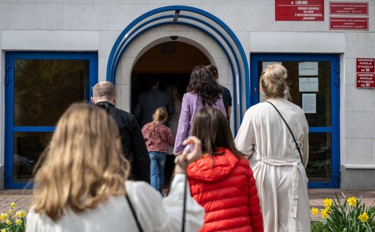 Wybory samorządowe 2024. Głosowanie w Okręgowej Komisji Wyborczej nr 100. w Lublinie