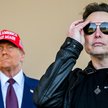 Elon Musk. Na drugim planie Donald Trump