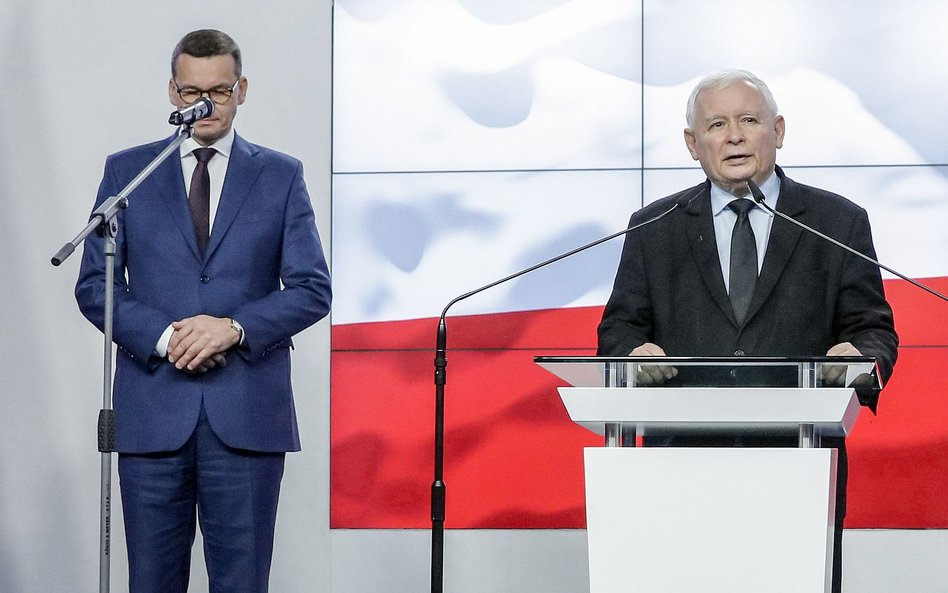 Gdy Morawiecki zachęcał do pozostania w domach i deeskalacji konfliktu, Kaczyński mobilizował swych 