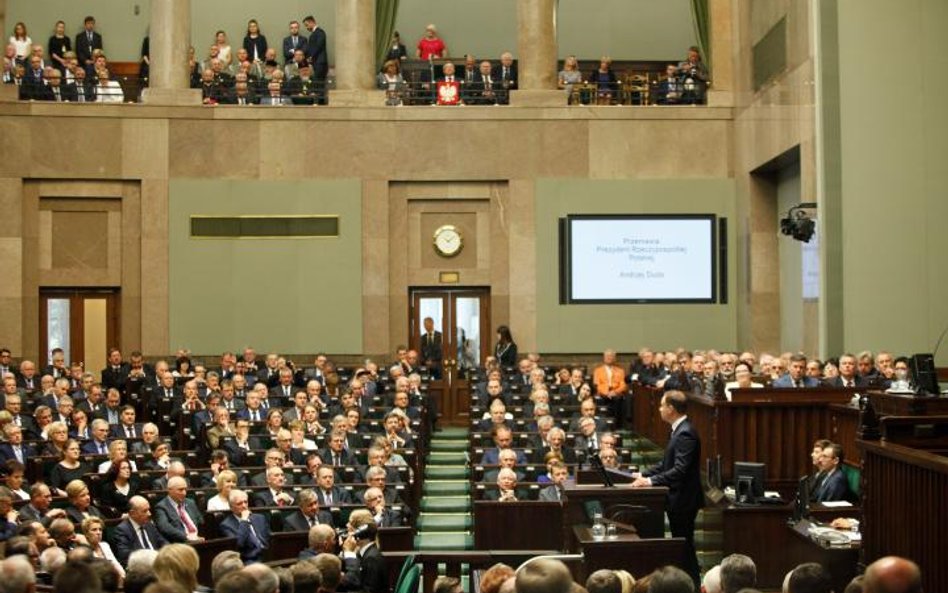 Opozycja zamiast okolicznościowej fety chce szacunku dla idei parlamentaryzmu