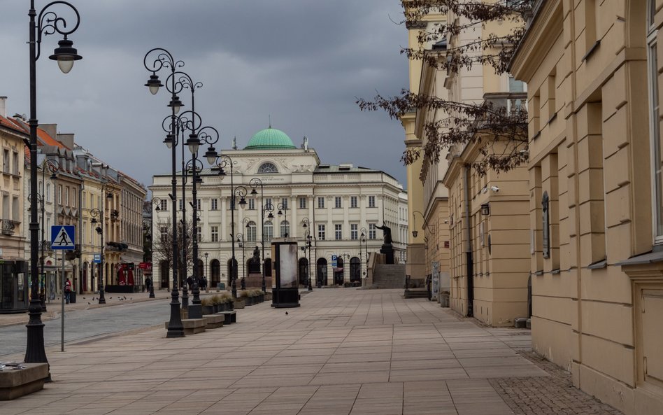 Ulice miast opustoszały. Restauracje, kawiarnie, lokale usługowe są zamknięte, a ich właściciele lic