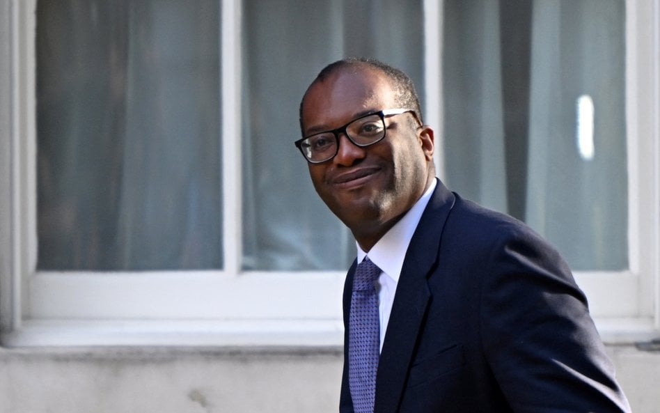 Kwasi Kwarteng chce zmnieść kominówkę na premie dla prezesów