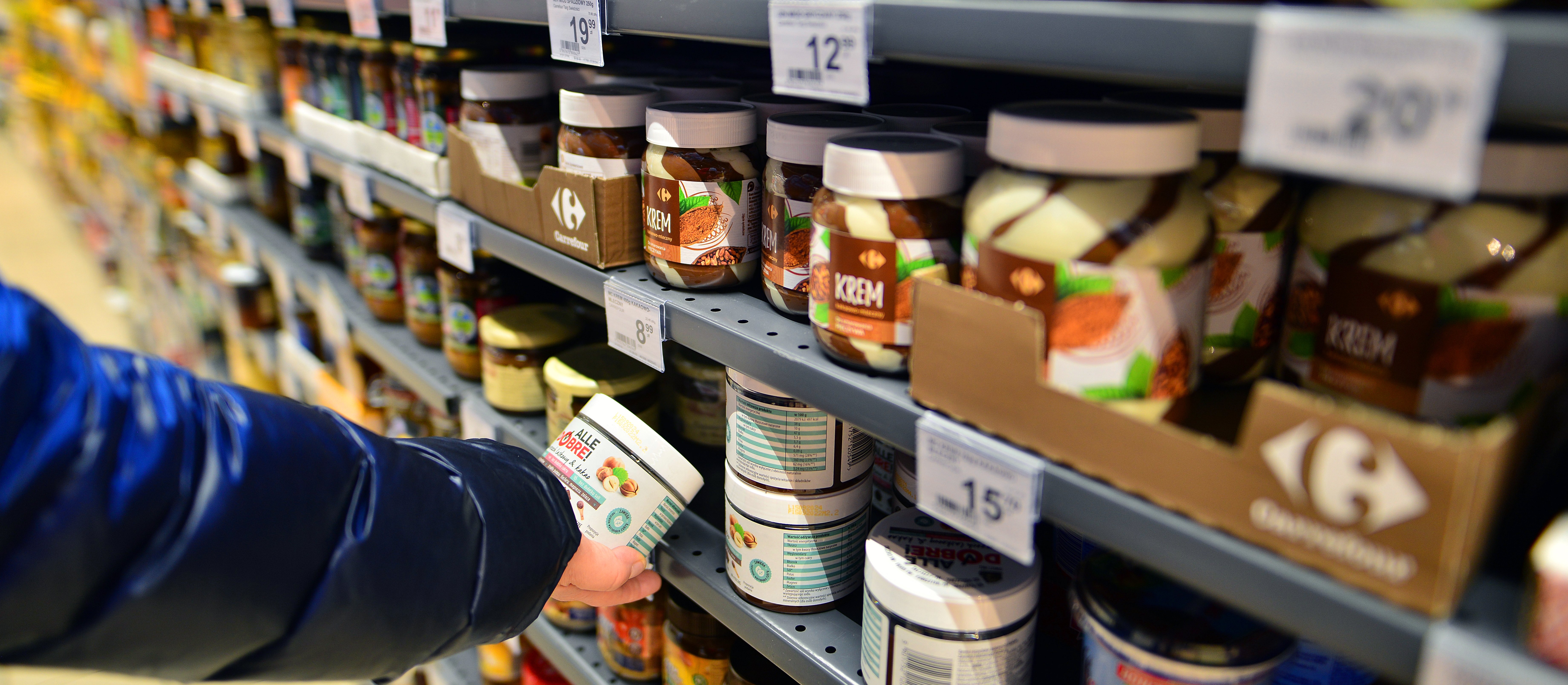 Polski konsument coraz częściej może i wydawać, i oszczędzać