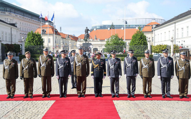 Prezydent mianował 11 oficerów Wojska Polskiego na stopnie generalskie i admiralski