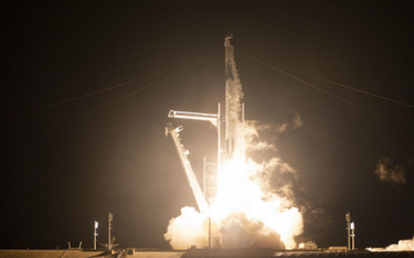 Sukces SpaceX: Kapsuła Muska, Crew Dragon, wiezie astronautów na ISS