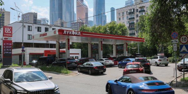 Fuel Apocalypse in Russia: Combines at Gas Stations as Putin Fears Rural Revolt
