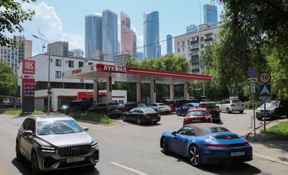 Rosja bez benzyny. Kierowcy stoją dobę w kolejkach, a Kreml wpada w panikę