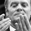 Donald Tusk ucieka od decyzji, jakiej chce koalicji. Taka taktyka pomaga SLD bardziej niż jakiekolwi