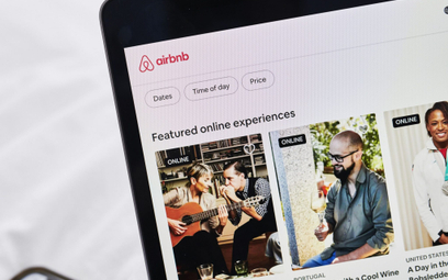Airbnb i Uber masowo zwalniają pracowników