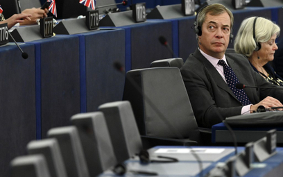 Nigel Farage zwalnia pracowników partii Brexit po porażce w wyborach