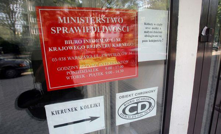Samorząd musi płacić za informacje o swoich pracownikach