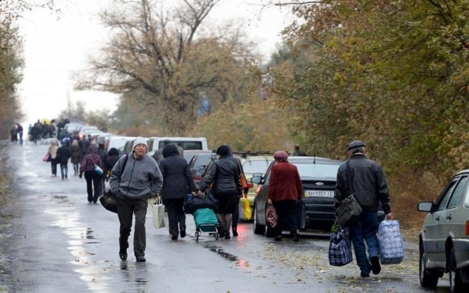 Przejście graniczne na linii demarkacyjnej międy Ukrainą a zajętym przez separatystów Donbasem