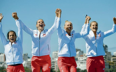 Polskie wioślarki na podium w Rio. Od lewej: Maria Springwald, Joanna Leszczyńska, Agnieszka Kobus i