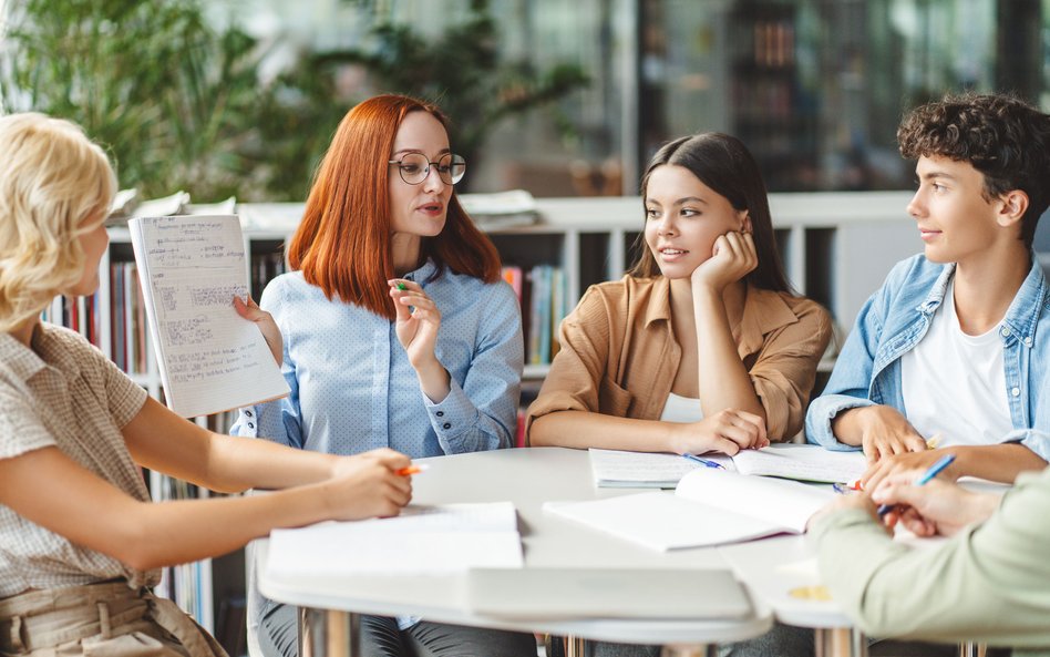 Jak opodatkować korepetycje grupowe? Sąd przed wyrokiem gramatycznym