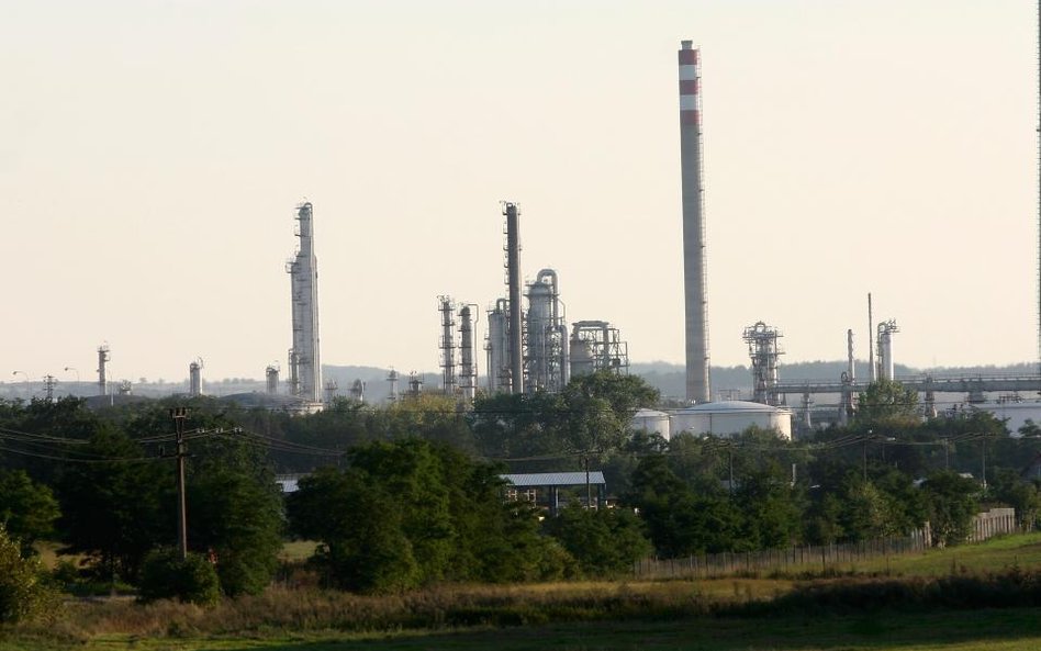 Unipetrol ograniczył przerób ropy