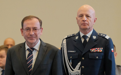 Szef MSWiA Mariusz Kamiński oraz komendant główny policji gen. insp. Jarosław Szymczyk