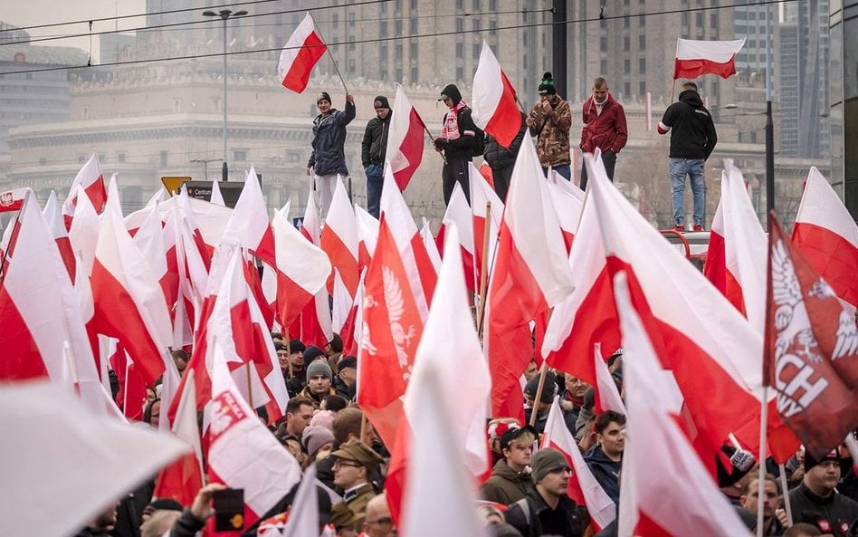 Tłumy w Warszawie. Marsz Niepodległości bez incydentów