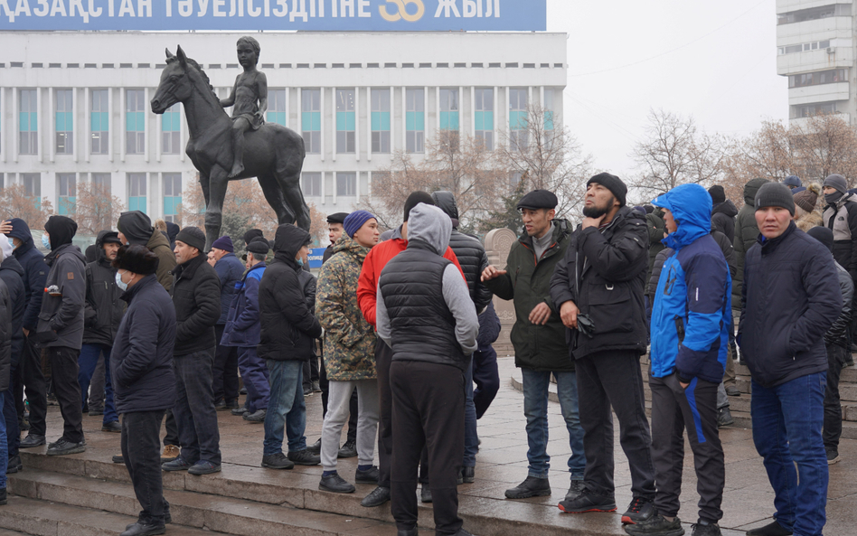 Drogi gaz rozsadza Kazachstan, wracają ceny regulowane