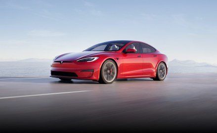 Elon Musk rezygnuje z produkcji topowej wersji Tesli