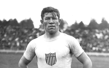 Jim Thorpe, czyli Wa-Tho-Huk („Jasna Droga”), pochodził z plemienia Sac and Fox i zdobył w 1912 roku