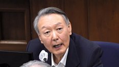 Yoon Suk-yeol wygłaszający przemówienie końcowe w Centralnym Sądzie Okręgowym w Seulu