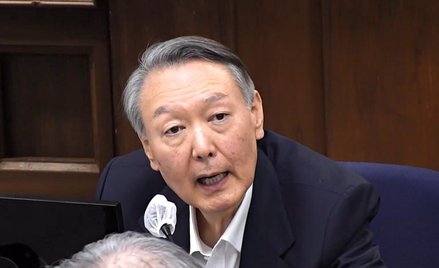 Yoon Suk-yeol wygłaszający przemówienie końcowe w Centralnym Sądzie Okręgowym w Seulu