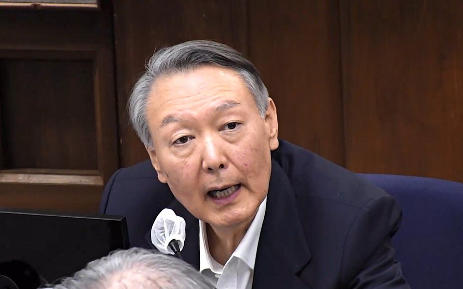 Yoon Suk-yeol wygłaszający przemówienie końcowe w Centralnym Sądzie Okręgowym w Seulu