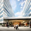 Reino Capital zarabia na zarządzaniu portfelami nieruchomości i na usługach utrzymania budynków.