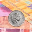 Frank zaskakuje analityków. Kurs rośnie wbrew prognozom
