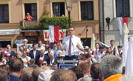 Jak PiS zapędza opozycję w narożnik na starcie kampanii